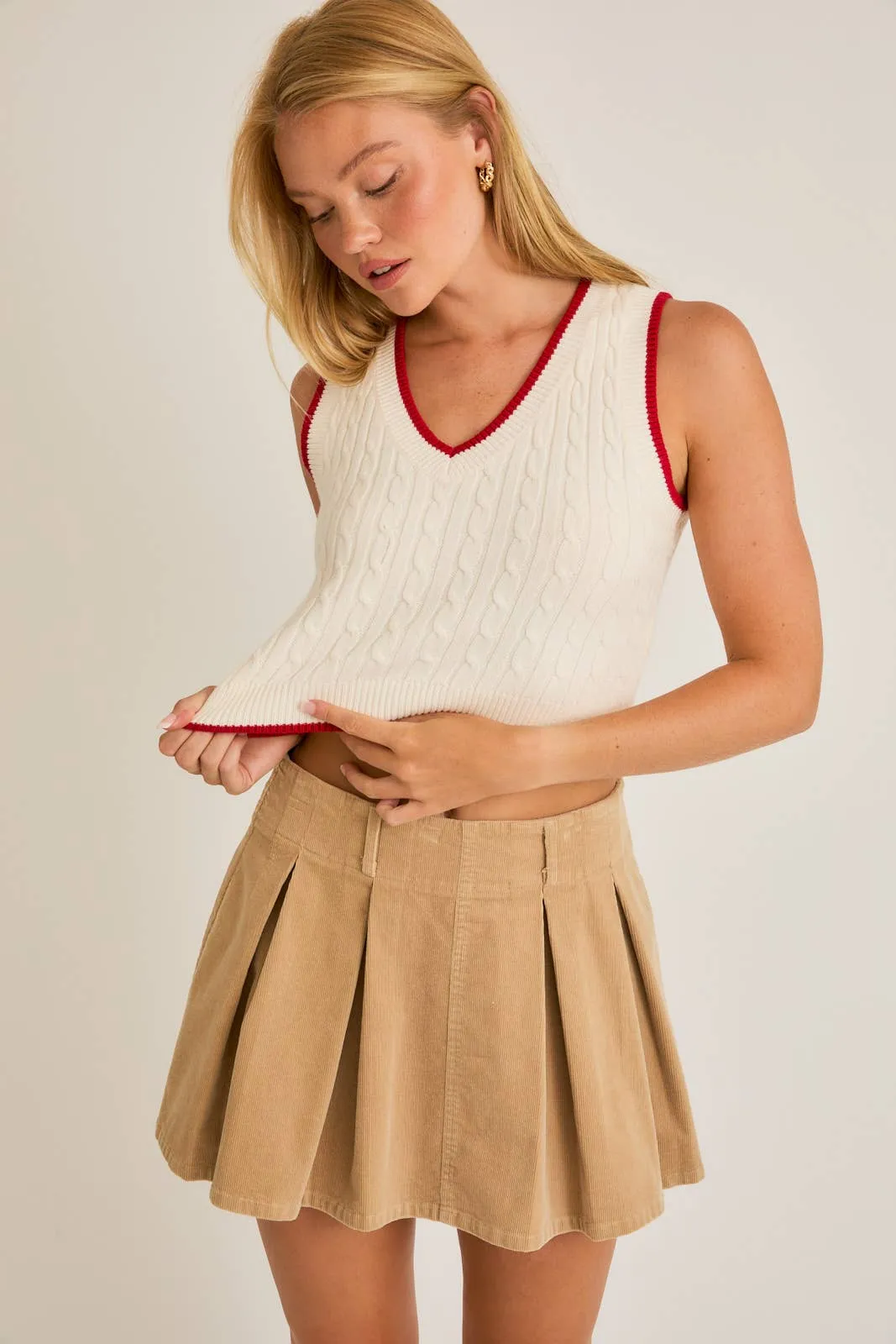 CABLE SWEATER VEST