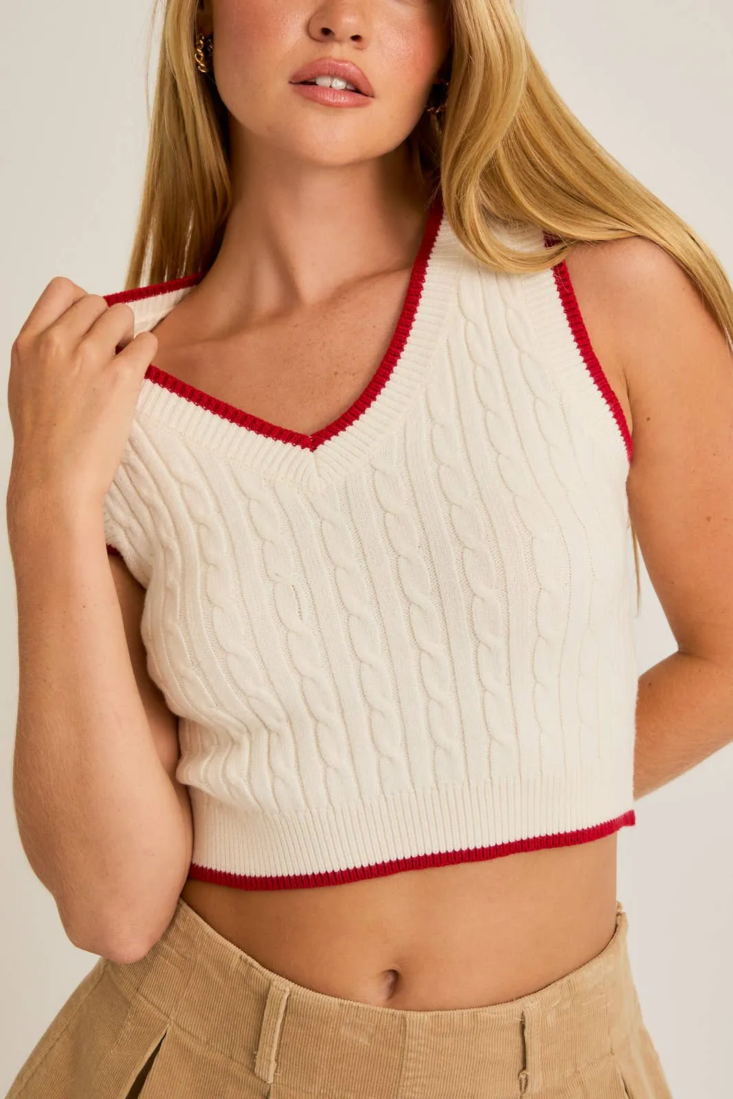 CABLE SWEATER VEST