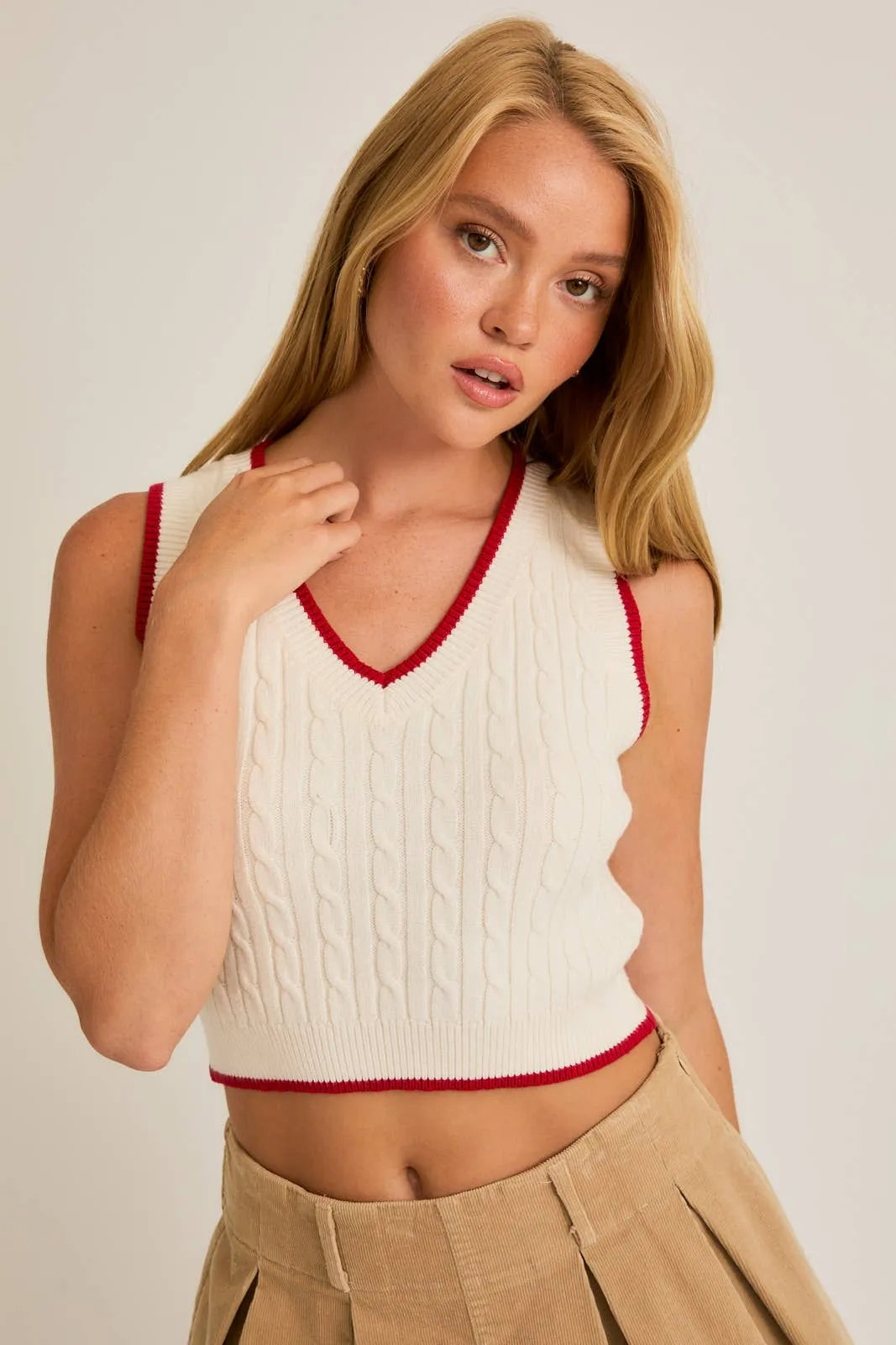 CABLE SWEATER VEST